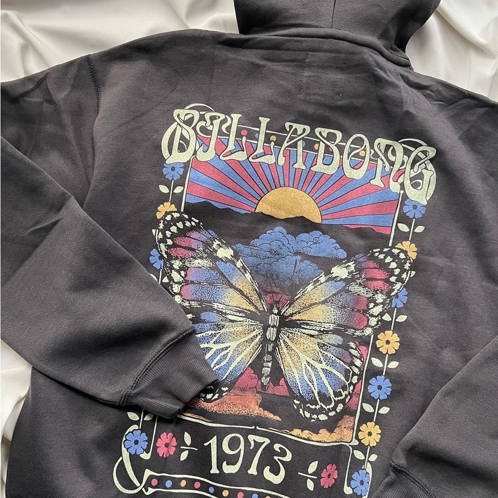 NWT Tillys Sweater